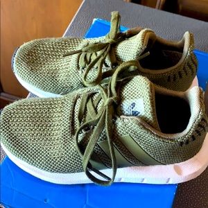 Little Boys Adidas sneakers